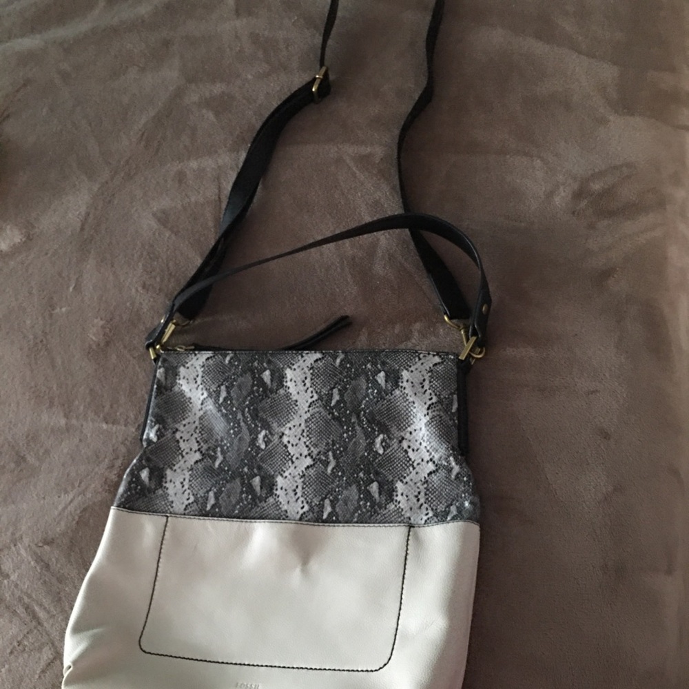 Fossil crossover body bag